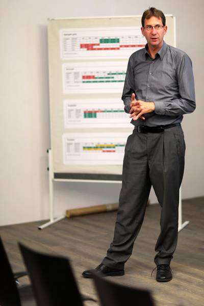 Niels Jungbluth présente les offres d'ESU-services